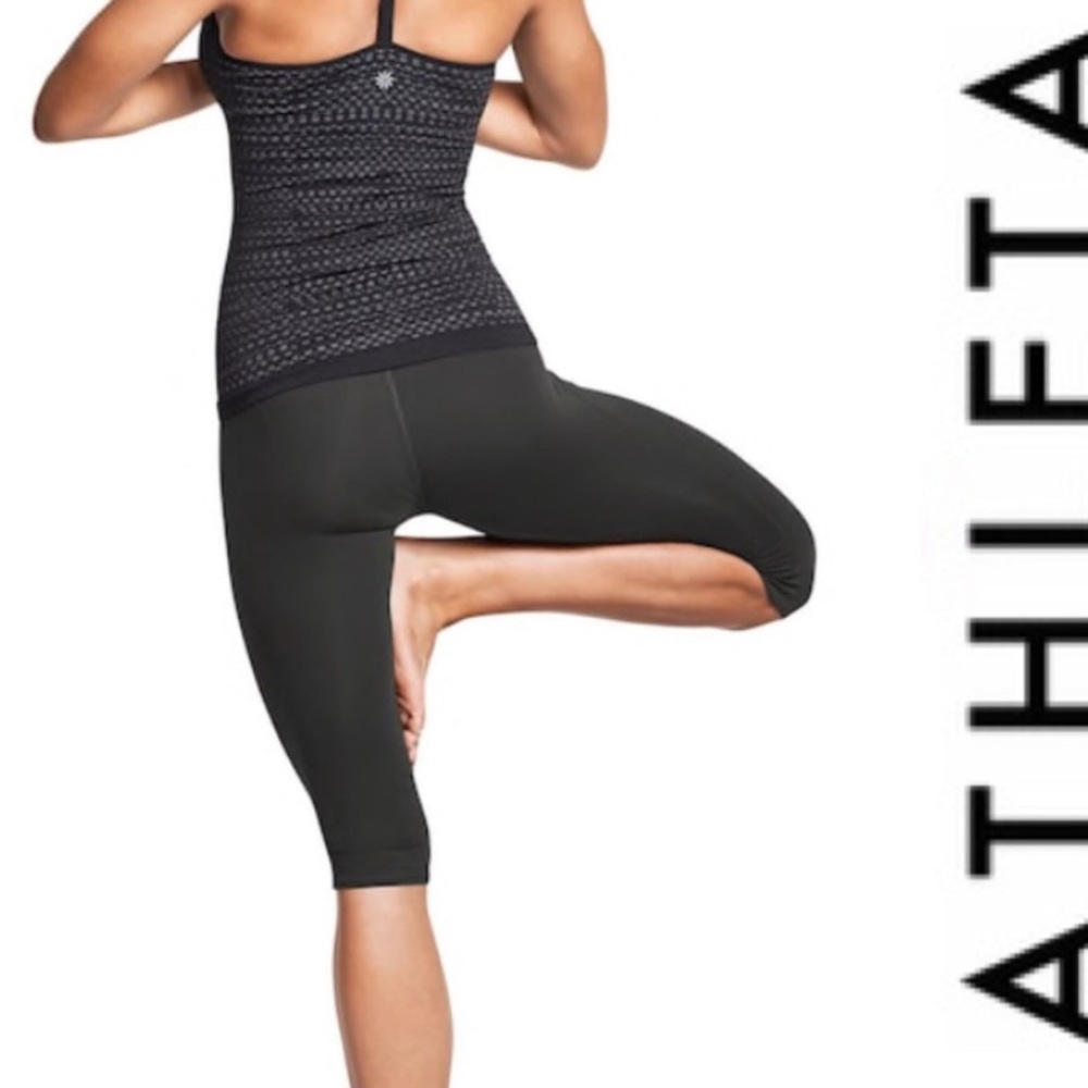 Athleta Chaturanga Yoga Knicker. Size LARGE